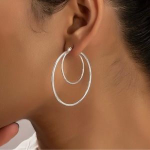 Elegant silver hoops earrings